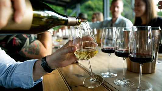 Team building en entreprise autour d'une dégustation de vin 